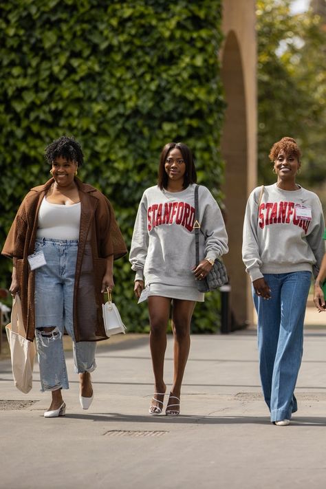 Insecure: Who Are the Cast Dating? Issa Dee Insecure Outfits, Insecure Issa Rae Aesthetic, Insecure Issa Outfits, Insecure Show Outfits, Insecure Hbo Fashion, Issa Rae Insecure Outfits, Insecure Tv Show, Hbo Insecure, Insecure Outfits