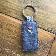 Liberty fabric felt lace charm keyring fob - Folksy Key Fobs Diy, Felt Keychain, Garden Embroidery, Textile Art Embroidery, Blue Jeans Crafts, Handmade Jewlery, Fabric Brooch, Lavender Bags, Wool Projects