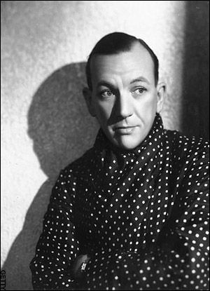 noel coward Blithe Spirit, Alec Guinness, Noel Coward, Cecil Beaton, English History, Mad Dog, Private Life, Stylish Boys, British Actors