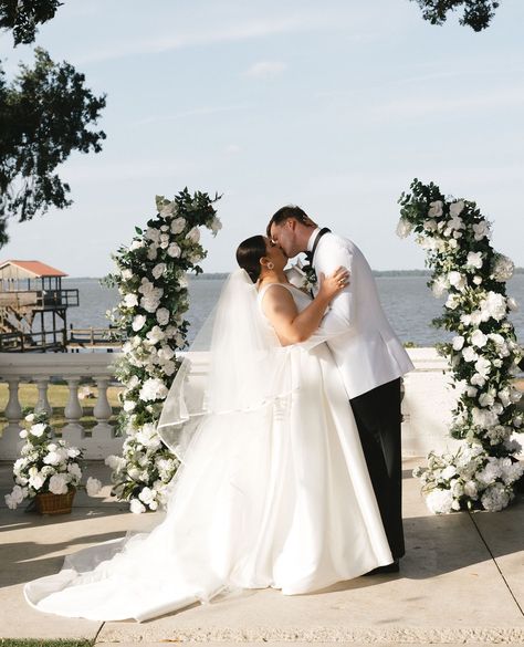 Lauren & Clay 

📸 @eclecticeelegancephoto

To book a tour of Bella Cosa wedding venue in Lake Wales pop us a message or email us at weddings@bellacosaweddingvenue.com. 
We would love to hear from you and start your wedding planning.
.  .  .
#bellacosaweddings #theknotpro #southernbride #marrymetampabay #florida #weddingwire #theknotflorida #southernwedding #weddingvenue #centralfloridaweddings #gardenwedding #lakelandweddings  #orlandoweddings #lakewalesweddings #tampabayweddings Bella Cosa Wedding, Southern Bride, Flo Rida, Orlando Wedding, Southern Wedding, Central Florida, Wedding Wire, Tampa Bay, Marry Me