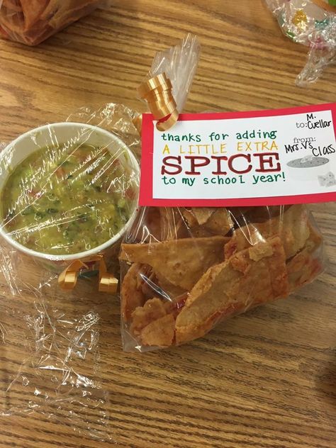 Salsa and chips: thanks for adding extra spice to my school year Chips And Salsa Teacher Appreciation, Chips And Salsa Gift, Salsa And Chips, Food Bars, Hot Chip, Appreciation Printable, Chips And Salsa, My School, Teacher Appreciation Week