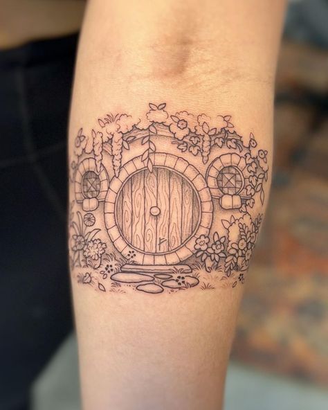 Hobbit Tattoo, Tolkien Tattoo, Ring Tattoo Designs, Lotr Tattoo, Lord Of The Rings Tattoo, Fineline Tattoo, Ring Tattoos, Tattoo Magazines, Aesthetic Tattoo