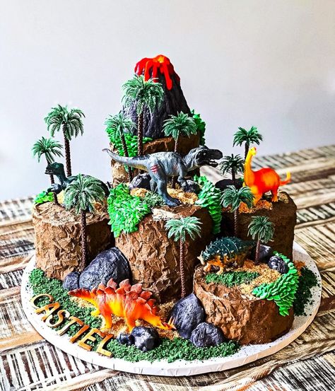 Dinosaur Lava Cake, Dinosaur Cakes For Boys, Dino Birthday Cake, Dinosaur Cakes, Toy Dinosaurs, Volcano Cake, Cake Oreo, Dinosaur Birthday Theme, Monster Truck Cake