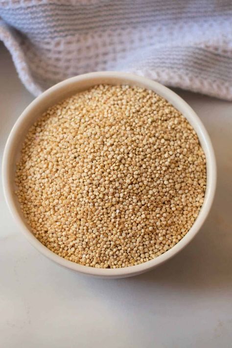 This is how long to cook quinoa on stovetop, in a rice cooker, Instant Pot or Ninja Foodi, boiled or in a slow cooker until fluffy. Rice Cooker Quinoa, Perfect Quinoa, Thermal Cooker, Cook Quinoa, White Quinoa, Making Quinoa, Red Quinoa, Quinoa Breakfast, Moms Favorite