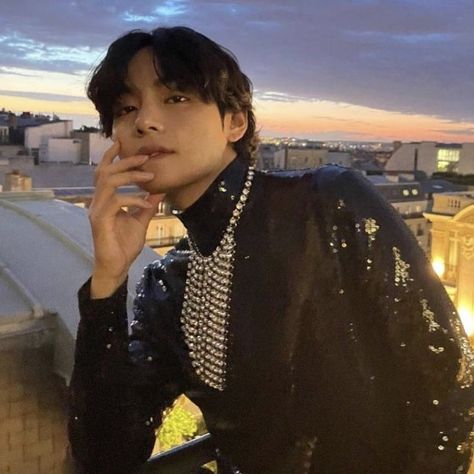 bts taehyung icon #bts #taehyung celine paris V Bta, Taehyung Selca, Bts V Photos, Paris Wallpaper, Taehyung Fanart, V Bts Wallpaper, Dance Kpop, Bts Jungkook And V, Taehyung Photoshoot