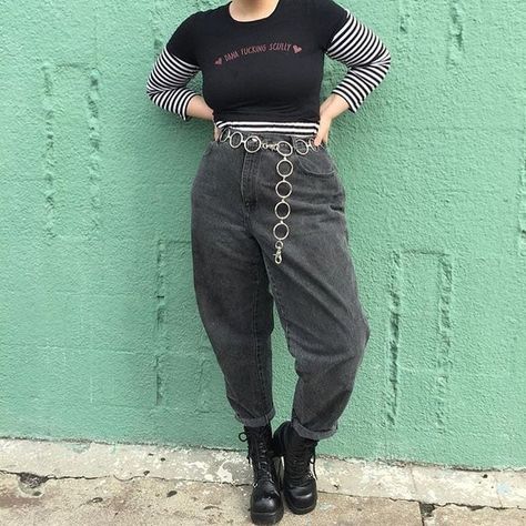 Black High Waist Jeans, Isabel Hendrix, Plus Size Grunge, Nails Grunge, Black Mom Jeans, Outfits Curvy, Look Plus Size, Alt Outfits, Jeans Look