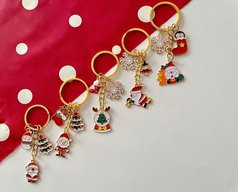 Christmas Gift Ideas For Customers, Christmas Key Chains, Personalized Christmas Gift Charm Bracelet, Christmas Charm Earrings, Christmas Festive Jewelry With Charms, New Year Accessories, Christmas Festive Charms Jewelry, Christmas Keychains, Christmas Tree Snowflake