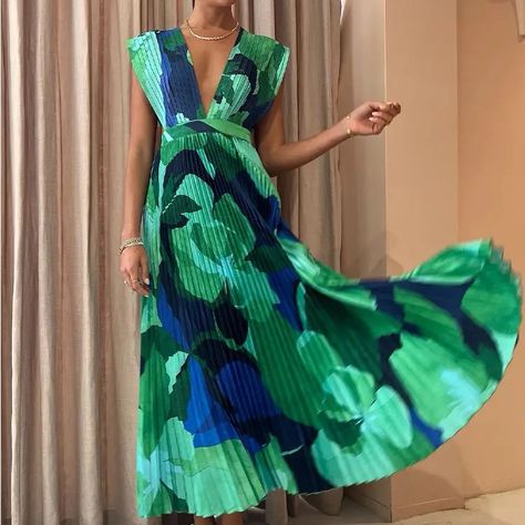 How To Fold Sleeves, Sleeveless Skirt, Long Sleeve Print Dress, Maxi Robes, Pleated Maxi Dress, Pleated Maxi, Maxi Dress Green, Vestido Casual, Summer Maxi Dress