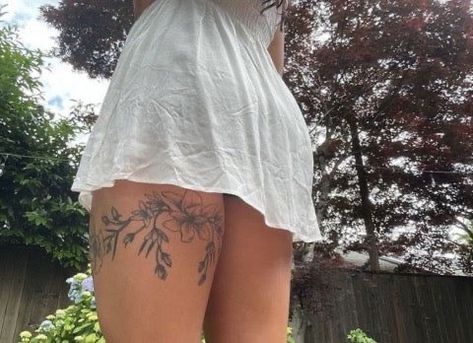 Front Thigh Tattoos, Upper Thigh Tattoos, Garter Tattoo, Thigh Tattoos, Weird Tattoos, Thigh Tattoos Women, Discreet Tattoos, Aesthetic Tattoo, Elegant Tattoos