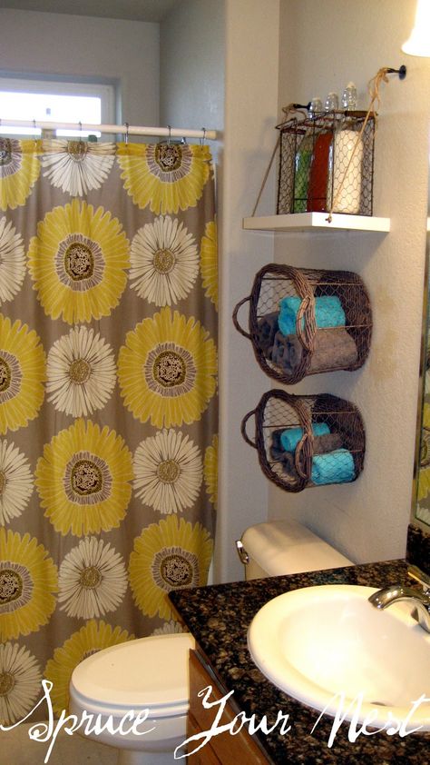 17 Brilliant Over the Toilet Storage Ideas Restrooms Ideas, Above The Toilet Storage, Above Toilet, Towel Display, Toilette Design, Thrifty Decor Chick, Towel Organization, Small Bathroom Storage, Toilet Storage