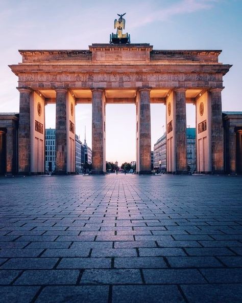 The Brandunberg Gate | famous historic landmark | Berlin capital city of Germany | most famous tourist places in Berlin | Best places to see in berlin, Germnay | where to go in germany | attractive places in Germnay | history of Germany | Follow for more updates on travel cities for your adventure. Cultute | Tradition | Nature | History Aesthetic city life | Hotels to stay #fussen #germany #travelgermany #tour #wheretogo #aestheticnature #berlin #germanmuseum #brandunberggate Sliding Porch Gate Diy, Gate For Deck, Diy Fence Gate, Fence Gate Ideas, Sliding Gate Ideas, Travel In Germany, Pallet Gate, Diy Gate, Porch Gate