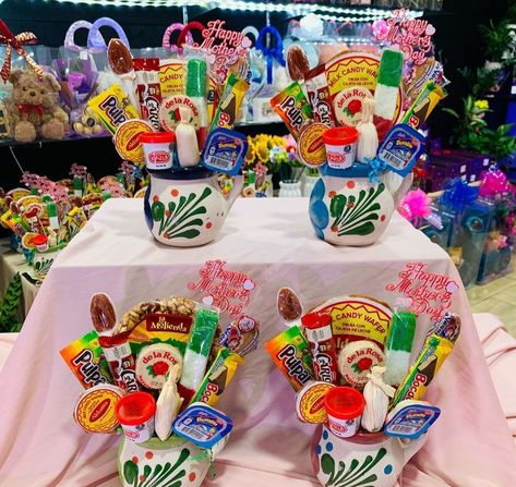 Mexican Candy Bags Ideas, Candy Bar Mexicano, Mexican Dessert Table Ideas, Mexican Dessert Table, Mexican Theme Party, Mexican Theme Party Decorations, Mexican Inspired Wedding, Candy Arrangements, Mexican Party Decorations