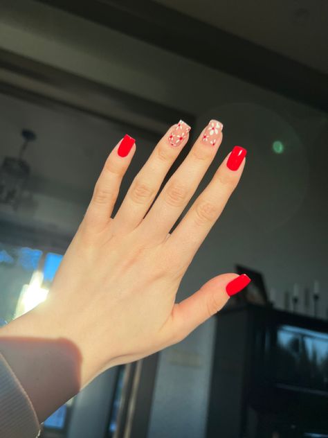 Flowers Square Nails, Biab Nail Design Red, Red Nails Spring Design, Red And Flower Nails, Red Nail Square Designs, Trendy Nails Short Square Red, Pretty Red Nails Short, Red Design Nails Short, Short Red Nail Designs Summer