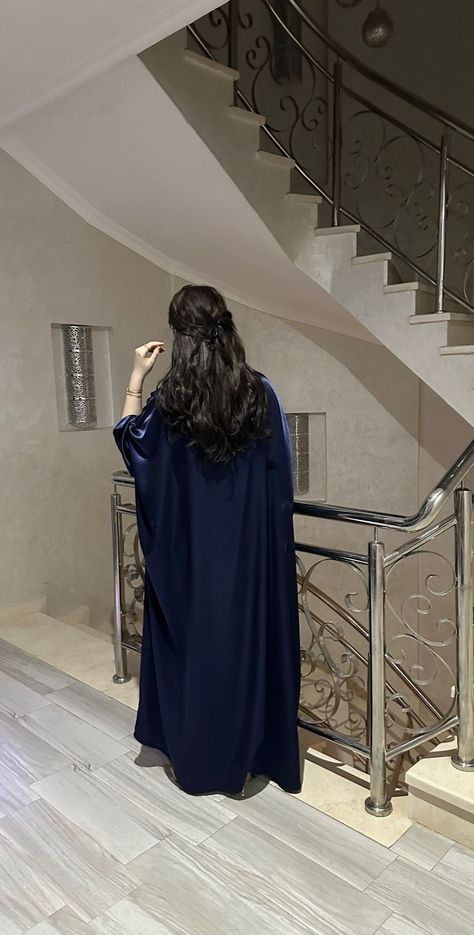 Khaleeji Abaya, Cute Quick Hairstyles, Desi Fashion Casual, Hijabi Aesthetic, Bridal Dress Fashion, Modesty Fashion, Classy Photography, Arab Fashion, Jeddah