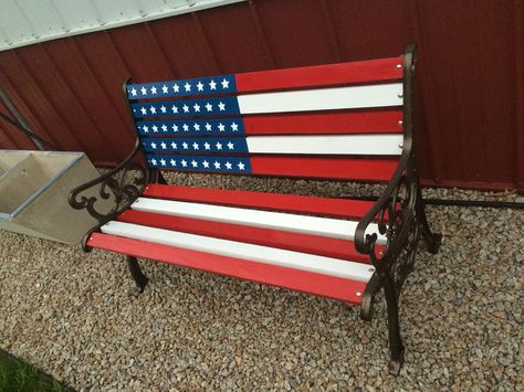 Finished bench. Easy 4th Of July Crafts, 4th Of July Crafts, Painted Benches, 4th July Crafts, Diy Crafts For Adults, Fourth Of July Decor, Patriotic Crafts, Americana Decor, Painted Chairs