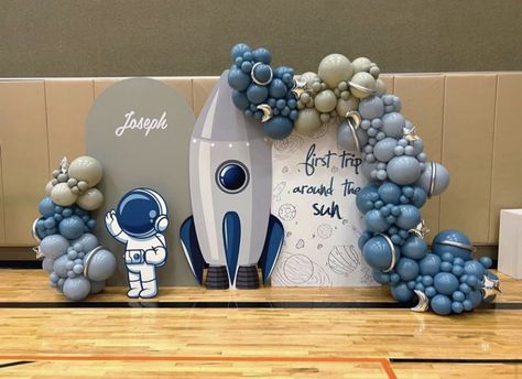 First Trip Around The Sun Birthday Table Decor, Astronaut Themed Party, Space Theme Birthday Backdrop, Astronaut Birthday Decoration, First Birthday Astronaut Theme, Astronaut Birthday Theme Decor, Space Birthday Party Decor, Outer Space Balloon Garland, Space Birthday Backdrop