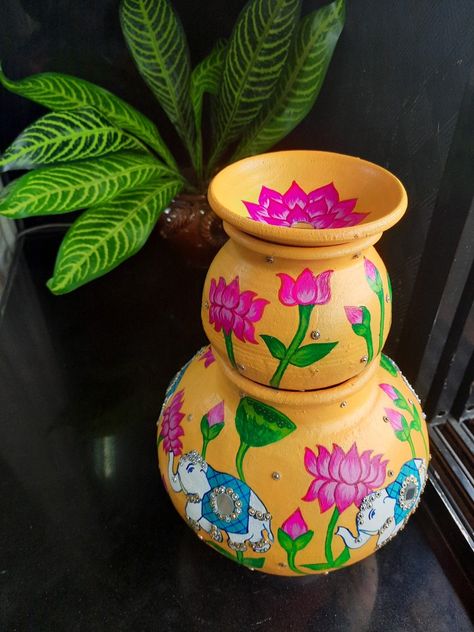 Aesthetic Pot Painting, Matka Painting Ideas Creative, Pot Painting Ideas Creative Indian, Kalash Painting Design, Matki Painting Ideas, Matka Design, Matka Painting, Indian Decor Diy, Coconut Decoration