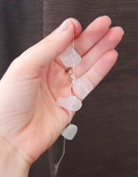 Wire Wrapping Sea Glass Diy, Sea Glass Mobile, Sea Glass Diy, Glass Mobile, Glass Wind Chimes, Diy Mobile, Sea Glass Crafts, Free Things, Super Glue