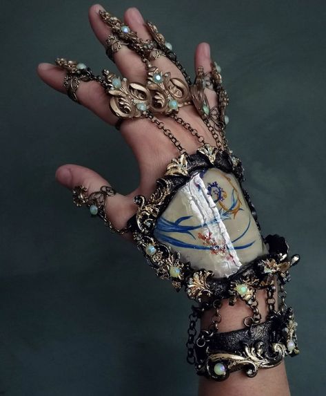 God's Whisper on Twitter: "porcelain hand jewellery and corset by joyce spakman… " Joyce Spakman, Fantasy Costumes, 영감을 주는 캐릭터, Hand Jewelry, Fantasy Jewelry, Fantasy Clothing, Fantasy Fashion, Character Outfits, Pretty Jewellery