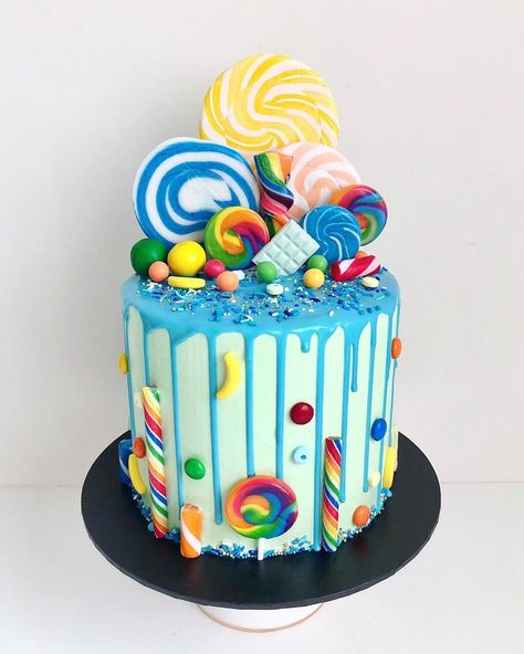 Sweet Drip Cake, Lolly Birthday Cake, Candy Cake Ideas Birthday, Lollie Cake, Colorful Candy Cake, Candy Drip Cake, Candy Theme Cake, Bolo Tumblr, Birthday Cake Kids Boys