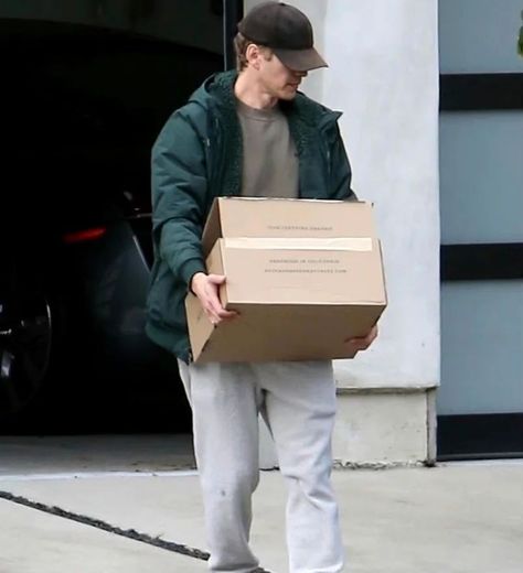 💭 on Twitter: "hayden christensen in studio city, california recently. https://t.co/JDKjnx2dDb" / Twitter Hayden Christensen Soccer, Dude Outfits, Star Wars Anakin, Husband Material, Walk The Earth, Hayden Christensen, Girl Dinner, One Chance, Celeb Crushes