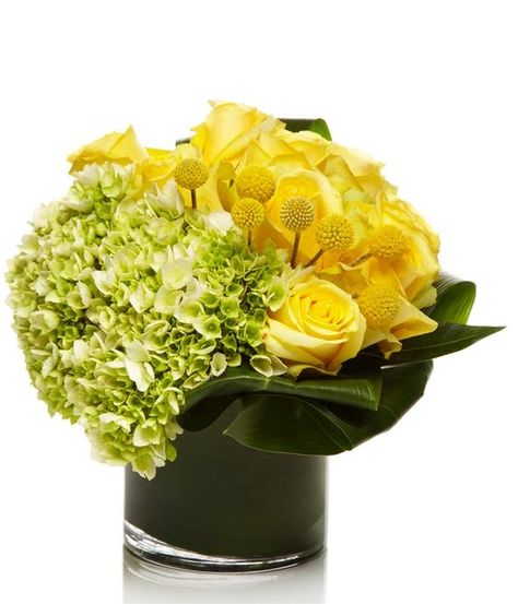 Hydrangea Yellow, White Rose Centerpieces, Modern Glass Vases, Round Bouquet, Candle Wedding Centerpieces, Green Hydrangea, Holiday Flower, Clear Glass Vases, Flowers For You