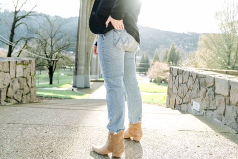 Dolce Vita Cowboy Boots Outfit, Short Cowboy Boots Outfit Jeans, How To Wear Short Cowboy Boots, Cowgirl Boots With Jeans, Styling Cowboy Boots, Jeans And Cowboy Boots Outfit, Cowboy Boots With Jeans, Cowboy Boots And Jeans, How To Wear Cowboy Boots