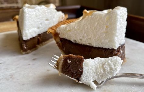 Chocolate Cream Pie with Meringue Topping – Preserving Good Stock Meringue Pie Topping, Haupia Pie, Chocolate Meringue Pie, Meringue Pie Recipes, Chocolate Meringue, Meringue Recipe, Chocolate Pie Recipes, Chocolate Cream Pie, Pie Tops