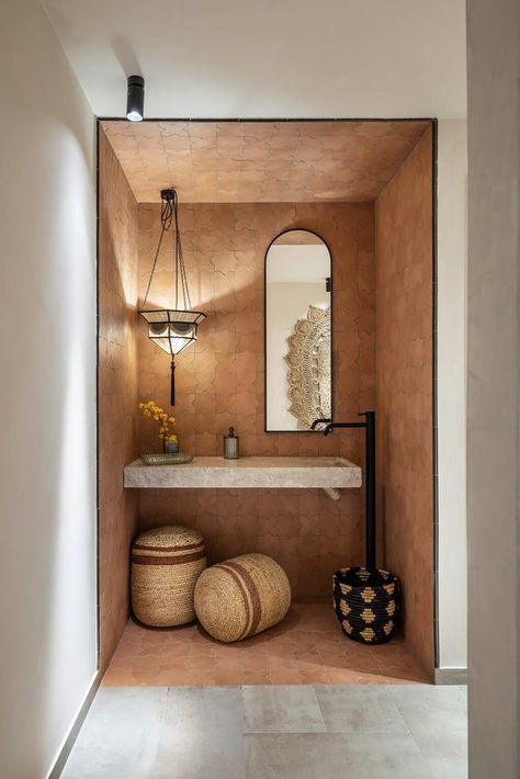 Mexican Bathroom Decor, Hacienda Style Bathroom, Mexican Bathroom Ideas, Hacienda Bathroom, Mexican Style Bathroom, Modern Arabic Interior, Restroom Ideas, Modern Hacienda, Mexican Bathroom