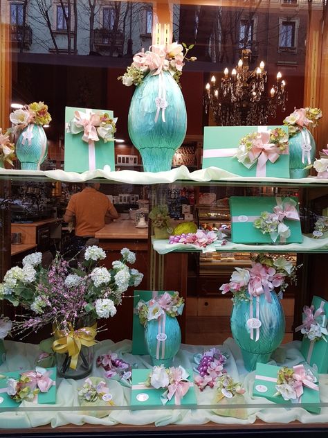 Easter Decorating, Decorating Ideas, Glass Vase, Gift Wrapping, Easter, Vase, Table Decorations, Bar, Gifts