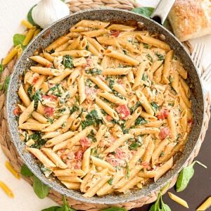 Healthy CREAMY Pasta with Tuna & Spinach | 30 Minute ONE-PAN Recipe Healthy Creamy Pasta, Tuna Spinach, Pasta With Tuna, One Pan Pasta, Large Fries, Pan Recipe, Tuna Pasta, Spinach Pasta, Tomato Vegetable