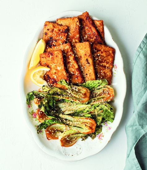 Miso-Mustard Tempeh with Roasted Baby Bok Choy [Vegan] - One Green Planet Mustard Tempeh, How To Cook Tempeh, Tofu Seasoning, Bbq Pulled Jackfruit, Marinated Tempeh, Vegan Buddha Bowl, Weekend Dinner, Green Planet, Meat Substitutes