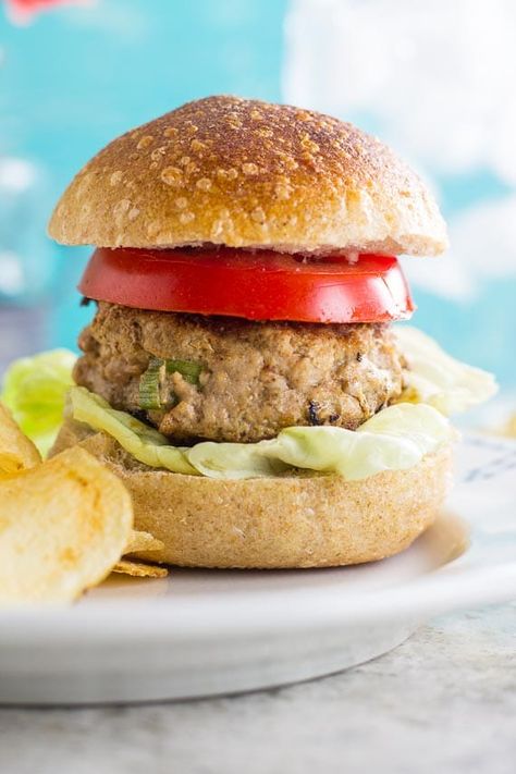 Do you love burgers? We have low FODMAP recipes for all kinds, from beef to salmon to this TURKEY BURGER! And we do think it is THE BEST turkey burger ever! Best Turkey Burger, Turkey Burger Recipes Healthy, Best Turkey Burgers, Potato Salad Healthy, Juicy Turkey, The Best Turkey, Healthy Ground Turkey, Burger Seasoning, Turkey Burger Recipes