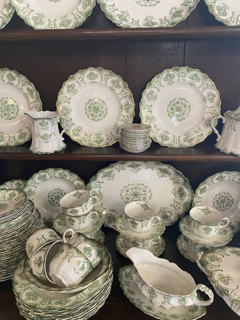 Green Dishware, Vintage Dishes Antiques, Crockery Set, Green Dinnerware, Green China, Vintage Dishware, Pretty China, Antique Dishes, Vintage Cups