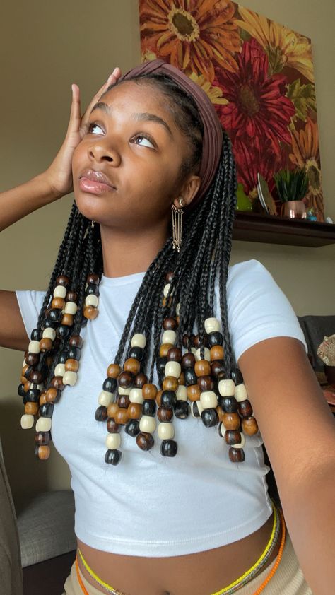 Box Braids With Wood Beads, Twists With Beads Hairstyles, Simple Summer Braids For Black Women, Big Beads For Hair, Short Black Braids With Beads, Knotless Braids With Wooden Beads, Long Twists With Beads, Braids With Wood Beads, Thai Braids