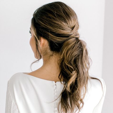 Loose elegant bridal ponytail.   The Latest Bridal Beauty Trends | Wedding Hair and Makeup Ideas – A Short Engagement  Featured photo: Stephanie Brazzle Photography c/o The Styling Stewardess Low Ponytail Wedding Hair Short, Bridal Ponytail Medium Hair, Modern Bridal Ponytail, Loose Wedding Ponytail, Wedding Ponytail Front View, Low Ponytail Wedding Hair Dark Hair, Tousled Ponytail Wedding, Bridal High Ponytail Brunette, Textured Bridal Ponytail