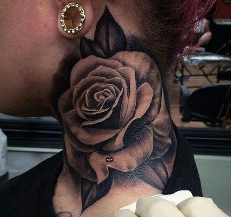 Rose Tattoo On Neck, Extraordinary Tattoos, Tattoos Hidden, Black And Grey Rose Tattoo, Rose Neck Tattoo, Tattoo On Neck, Black Rose Tattoo, Side Ideas, Best Neck Tattoos