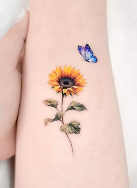 An Easy-to-Follow Guide To Sunflower Tattoo Meanings and Styles Sunflower Tattoo Meaning, Sunflower Tattoo Ideas, Butterfly Tattoos For Women, Sunflower Tattoos, Tatuaje A Color, Butterfly Tattoo Designs, Sunflower Tattoo Design, Small Tattoo Designs, Sunflower Tattoo