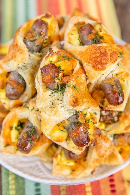 Sausage, Egg & Cheese Breakfast Puffs - only 4 ingredients! Super easy to make and tastes great! Puff pastry, eggs, sausage, and cheese. Can assemble ahead of time and freeze for a quick meal later. Great for breakfast, brunch, lunch, dinner, parties and tailgating. Dip in sausage gravy! YUM! #freezermeal #puffpastry #breakfast #brunch #easymeal Puff Pastry Eggs, Breakfast Puff Pastry, Breakfast Puffs, Eggs Cheese Breakfast, Grill Dessert, Breakfast Sausage Links, Cheese Breakfast, Frozen Breakfast, Egg Cheese