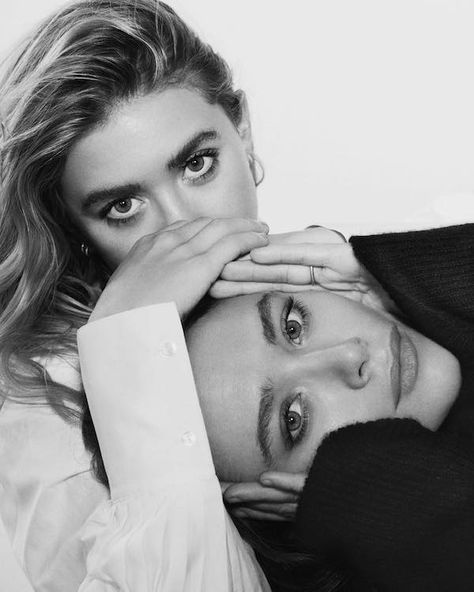 Ashley Mary Kate Olsen, Olsen Fashion, Olsen Twins Style, Eyebrow Beauty, Twin Photography, Olsen Sister, Kate Olsen, Sisters Photoshoot, Mary Kate Ashley