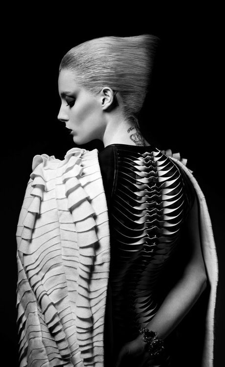 spine work Neo Punk, Chloe Norgaard, Structured Fashion, Architectural Fashion, Georgia Hardinge, Sculptural Fashion, 3d Fashion, Futuristic Fashion, Avant Garde Fashion