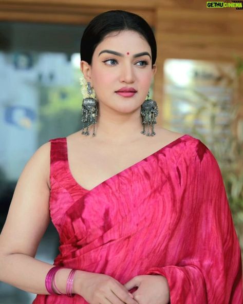 Honey Rose Malayalam, Honey Rose Actress, Honey Rose Hot, Rose Hd Photo, Saree Sleeveless, Rose Actress, Rose Hd, Jewellery Bangles, Rosé Hot