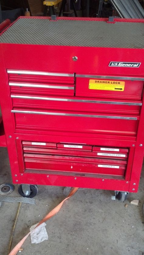 Add a small 6-drawer toolbox to the open storage under the Harbor Freight 5-drawer service cart. Tool Cart Mods, Harbor Freight Tool Box, Tool Cart Ideas, Mechanics Tool Cart, Toolbox Organization, Tool Box Ideas, Toolbox Ideas, Tool Carts, Garage Workbench Plans