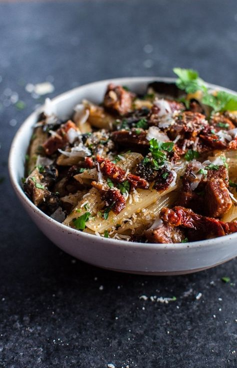 A delicious pasta dish with chorizo, portobello mushrooms, sun-dried tomatoes, and plenty of garlic! Pasta With Mushrooms, Chorizo Pasta, Penne Pasta Recipes, Easy Pasta Dishes, Delicious Pasta, Mushroom Pasta, Sun Dried Tomatoes, Healthy Pastas, Pasta Dish