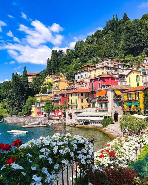 Varrena, Lake Como, Italy Lac Como, Varenna Italy, Comer See, Colorful Houses, Paris Decor, Italian Lakes, Lake Como Italy, Como Italy, Italy Vacation