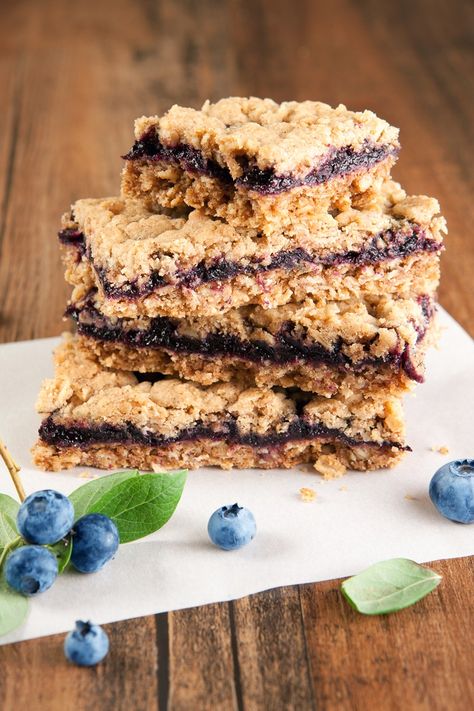 Bountiful Blueberry Crumb Bars Recipe (dairy-free, allergy-friendly, vegan and full of options) Blueberry Squares, Blueberry Breakfast Bars, Blueberry Oat Bars, Breakfast Blueberry, Oatmeal Squares, Blueberry Bars, Blueberry Oat, Kidney Friendly Foods, Sugar Free Treats