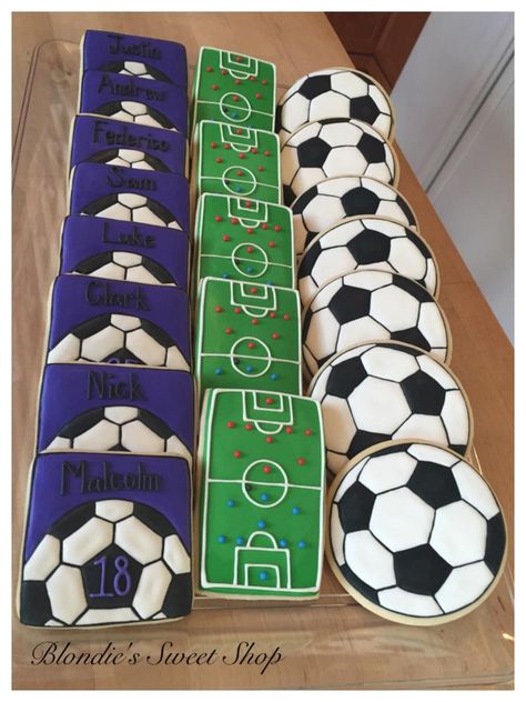 Soccer Team Cookies Soccer Cookies, Football Cookies, Soccer Cake, Soccer Birthday Parties, Soccer Theme, Soccer Star, Idee Cricut, Soccer Birthday, Sugar Cookie Designs