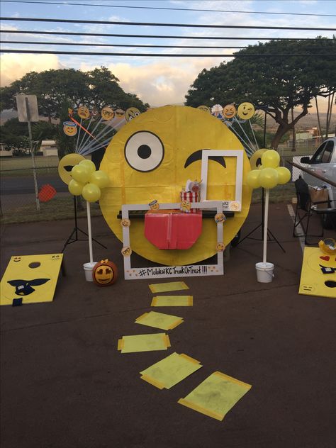 Prize Winning Emoji Trunk or Treat Emoji Trunk Or Treat, Trunk Or Treat Truck, Preschool Halloween Costumes, Pinterest Halloween Costumes, Trunk Decor, Backyard Entertainment, Halloween Emoji, Trunk Ideas, Reading Incentives