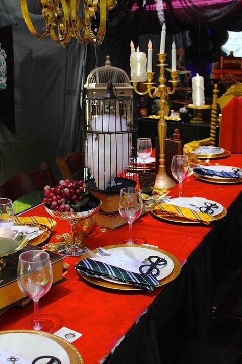 Party table from Gryffindor Harry Potter Birthday Party at Kara's Party Ideas. See over 50 pictures at karaspartyideas.com! Harry Potter Dining Table, Harry Potter Dining Hall, Harry Potter Motto Party, Harry Potter Table, Harry Potter Weihnachten, Baby Harry Potter, Harry Potter Birthday Party Ideas, Gryffindor Harry Potter, Harry Potter Party Decorations