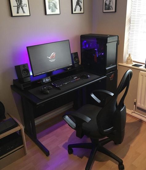 Very cool all black setup with a lot of Asus Rog components. Game Basement, Small Gaming Bedroom, Boys Gaming Bedroom Ideas, Gamer Bedroom Ideas, Study Station, Gaming Bedroom Ideas, Bedroom Gamer, Software Programmer, Gaming Bedroom